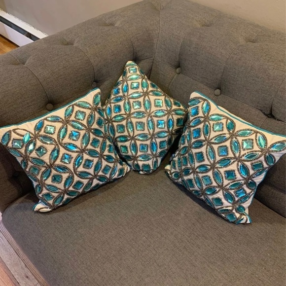 Pillows - Picture 5 of 7